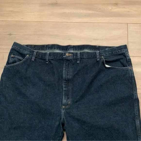 Wrangler Men's Dark Blue Relaxed Fit Jeans - Picture 2 of 10